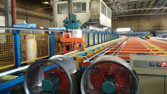 Het stabiele Behandelende Halfautomatisch/Automatische Systeem van de Aluminiumuitdrijving