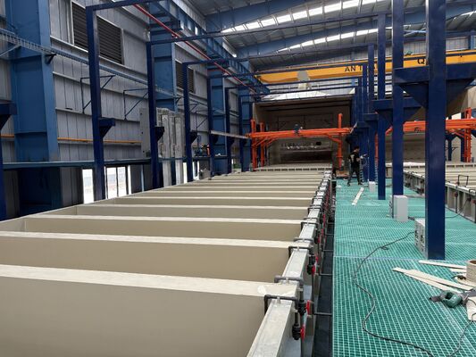 Goede prijs Horizontale anodiseringsproductielijn met 450 T/maand Uitvoer 6500 mm Maximale profiellengte en 8-12 μm anodiseringsfilmdikte online