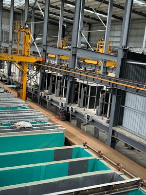 Goede prijs Automatische anodiseringsplatingslijn met 700 ton/maand Grote capaciteit en geavanceerde procescontrole voor een filmdikte van 8-12 μm online