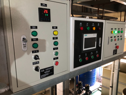 Goede prijs 80 ton/maand Volledig automatische PLC-gecontroleerde aluminium-anodiseringslijn met een precieze temperatuurregeling van ±1°C Online