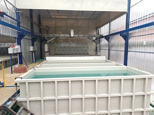 Goede prijs 60 Ton/Maand Volautomatische Aluminium Anodiseerlijn met ±1°C Precisie Temperatuurregeling en PLC Systeem Online
